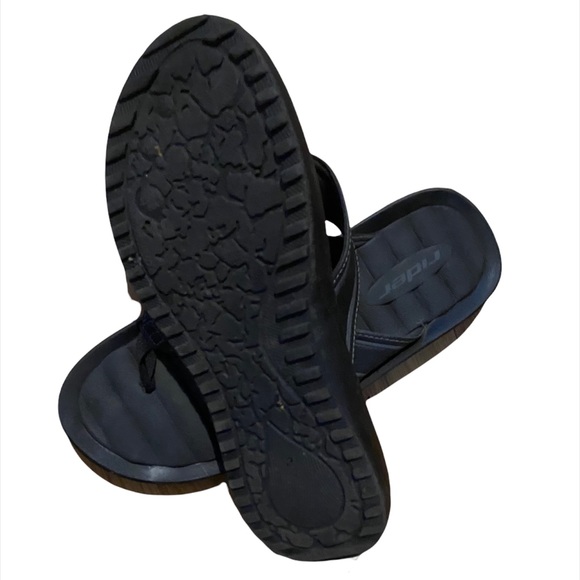 Rider men’s black leather size 12 flip flops. - Picture 4 of 4